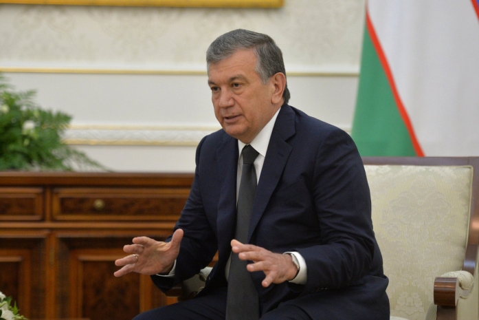 Мирзиёев приказал удержать зарплату с глав коммерческих банков