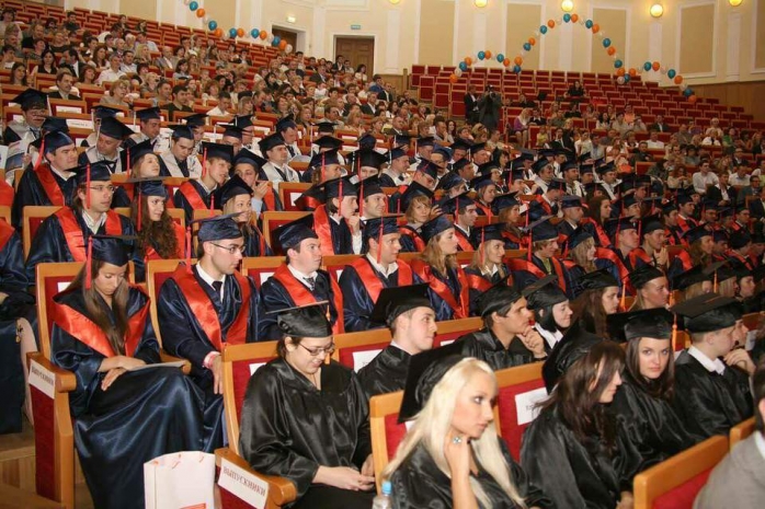 В Казахстане на грани закрытия десять вузов