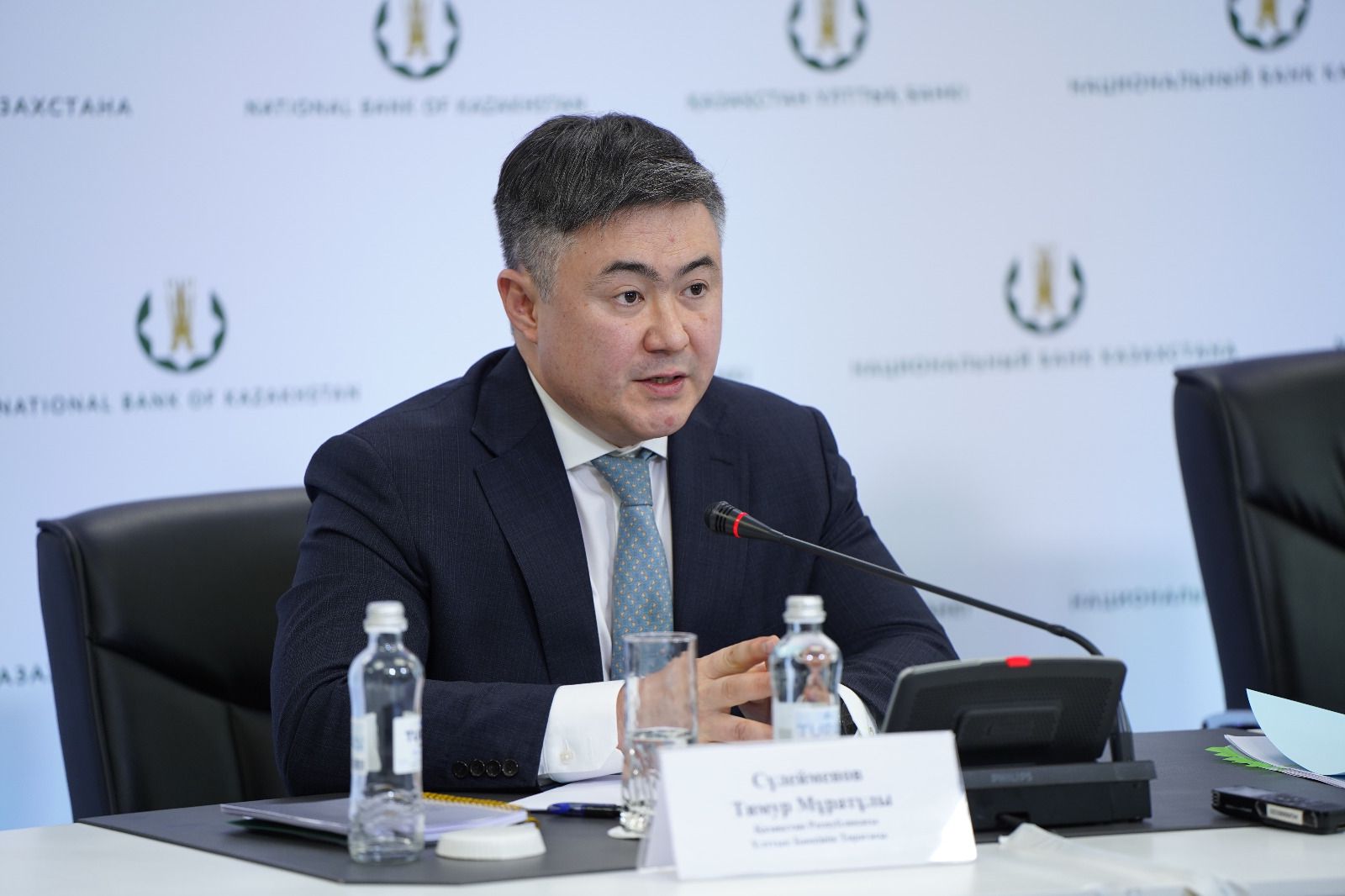 Почему падает курс доллара в Казахстане – Нацбанк
