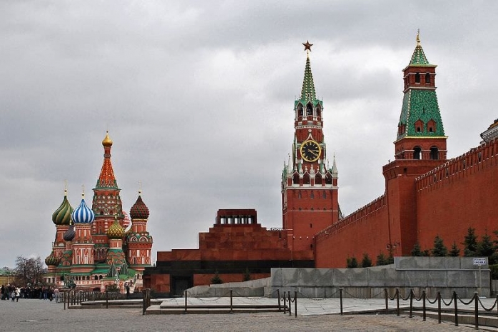 Жириновский предложил перекрасить Кремль в белый цвет