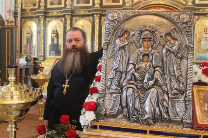 В Шымкент привезли серебряную икону Божией Матери