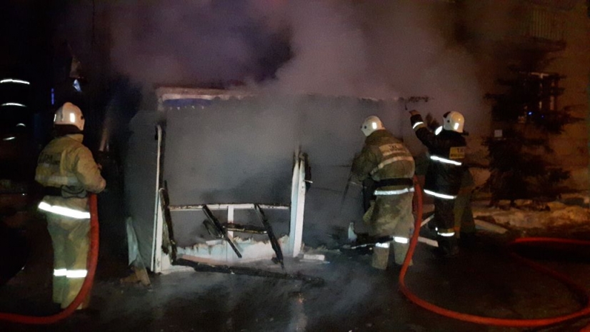 При пожаре в ВКО спасена женщина с ребенком