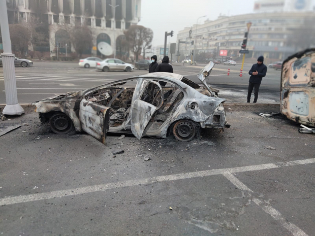 Более 1000 тонн мусора вывезено со дворов Алматы