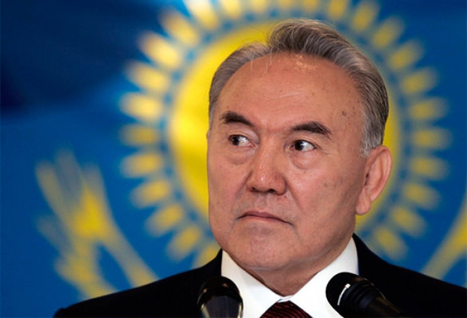 Назарбаев пригласил президента Франции в Казахстан