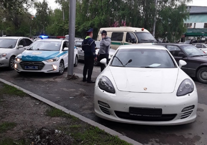 Элитное авто без госномеров задержано в Алматы