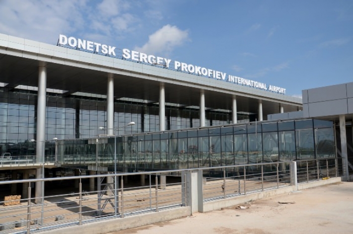 Украинская армия взяла под контроль аэропорт в Донецке