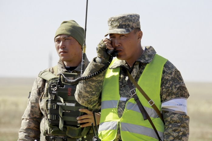 На военной базе «Отар» сосредотачивается боевая техника