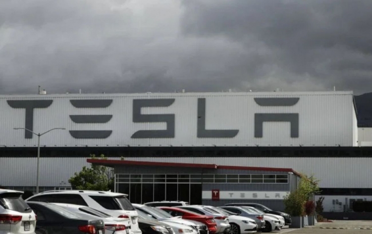 Пожар произошел на заводе Tesla