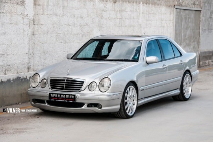 Ателье Vilner преобразило салон редкого Mercedes-Benz E55 AMG