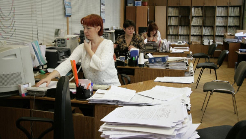 Треть работающих казахстанцев не зависит от начальников