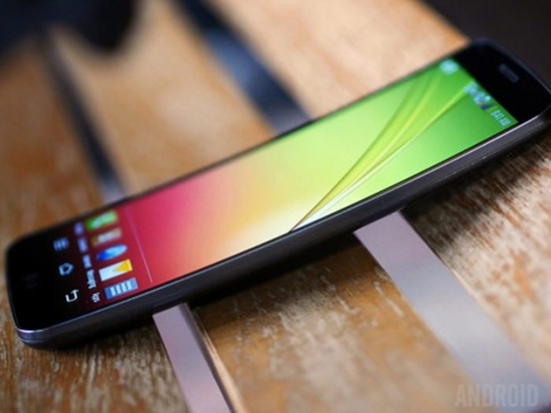 LG покажет изогнутый смартфон G Flex 2 в январе