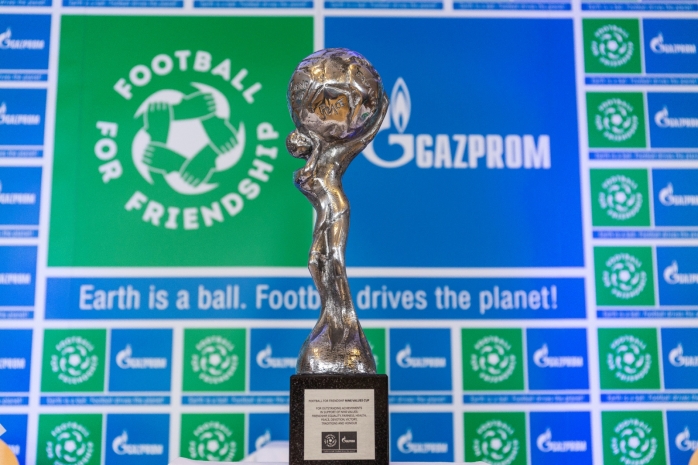 ФК «Ливерпуль» получил Кубок «Девяти ценностей»