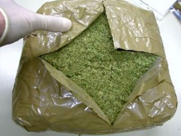 В Астане у пассажира автобуса изъяли почти 70 кг марихуаны