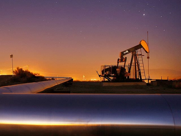Цены на нефть продолжают медленно снижаться