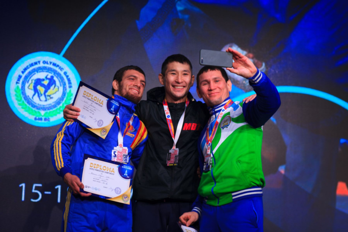 Сабит Жусупов стал третьим чемпионом AMC Fight Nights из РК