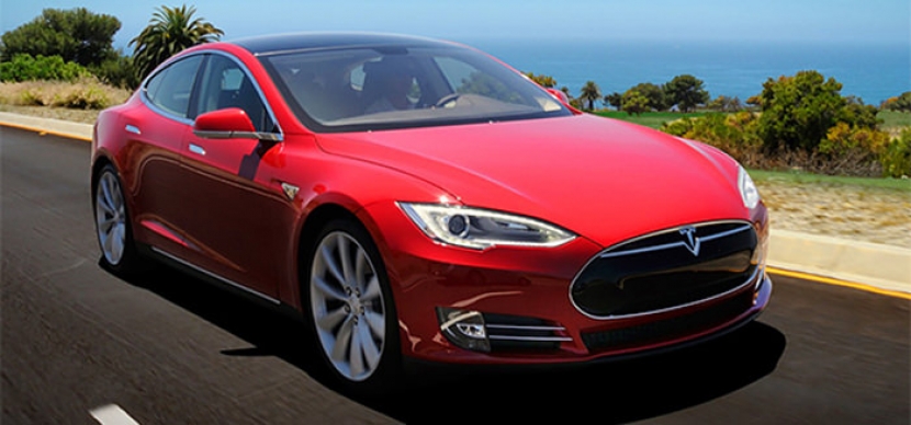 Лучшим автомобилем года в США назвали Tesla Model S
