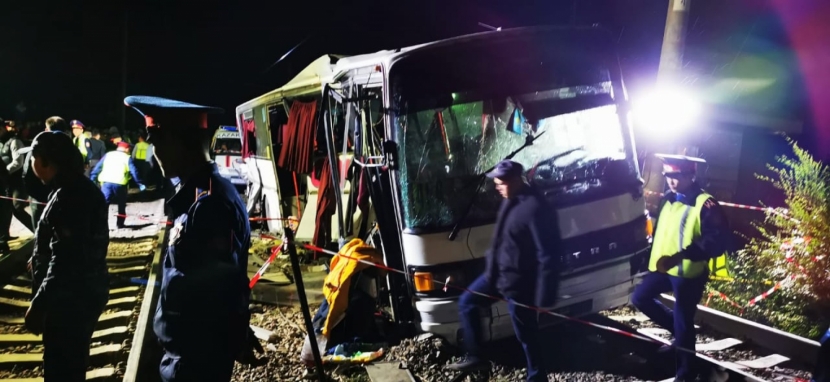 Подробности столкновения поезда с автобусом рассказали в КТЖ