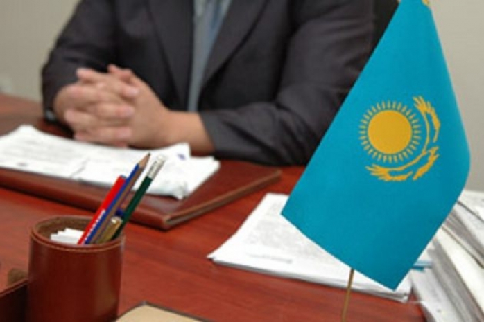 Госслужащие РК получат карьерные карты