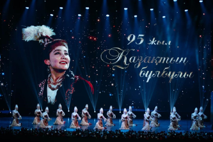 Токаев поздравил Бибигуль Тулегенову с 95-летием