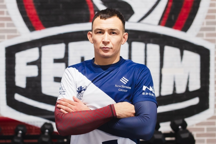 Первый казах в UFC предрек победу Конору Макгрегору