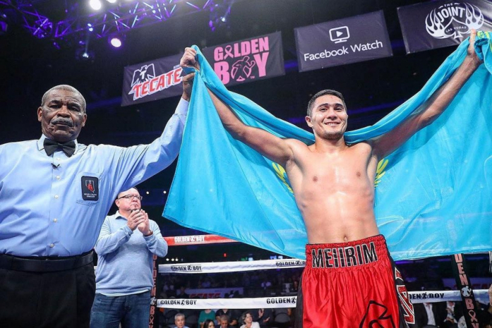 Казахстанский боксер защитил титул чемпиона WBO
