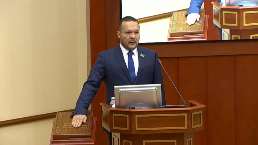 Новый депутат от партии Amanat принес присягу в мажилисе РК