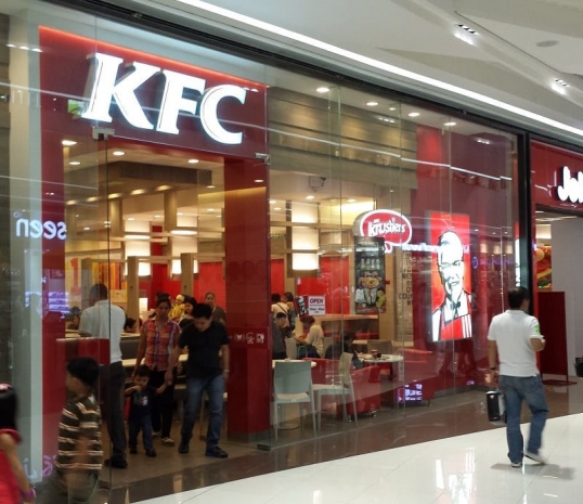 Трехлетнюю девочку выгнали из KFC из-за шрамов на лице