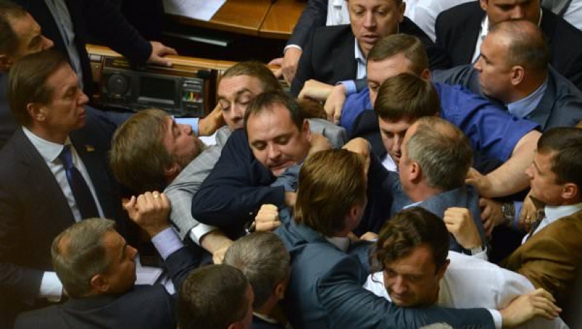 В Раде подрались депутаты от «Свободы» и Партии регионов [видео]