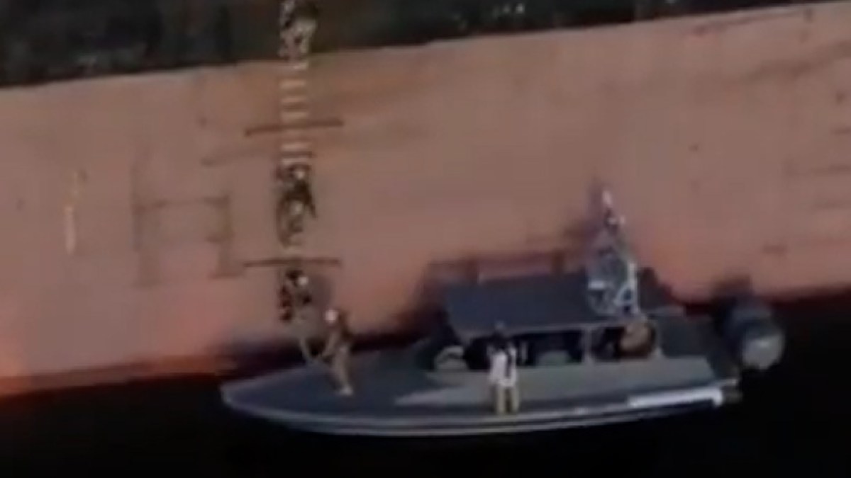 Иран опубликовал видео захвата судна в Ормузском проливе