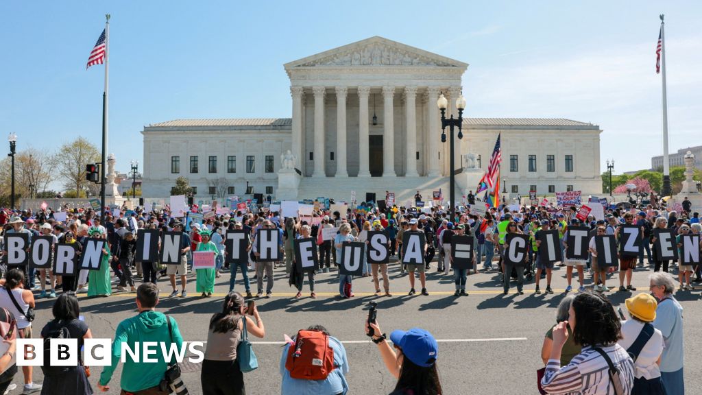 Верховный суд США сомневается в законности ограничения гражданства по праву рождения