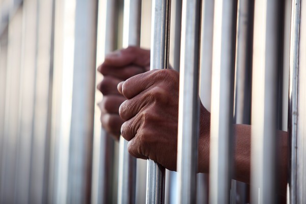 В США педофила, насиловавшего детей 13 лет, отправили в тюрьму на 438 лет