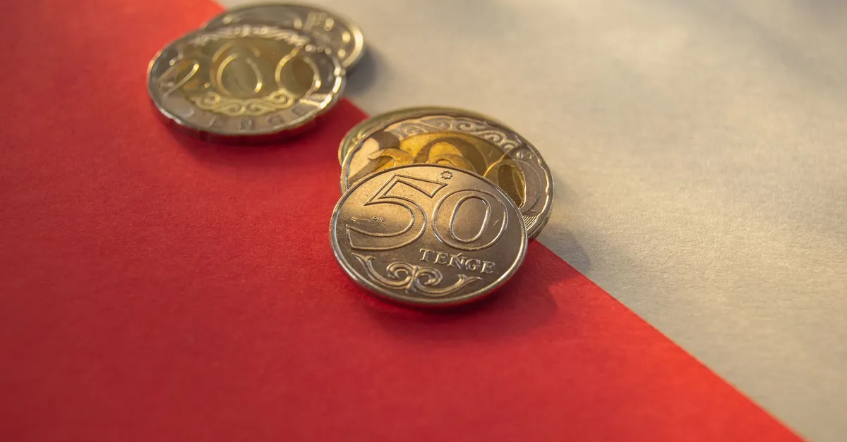 Средневзвешенный курс доллара на бирже составил 464,71 тенге