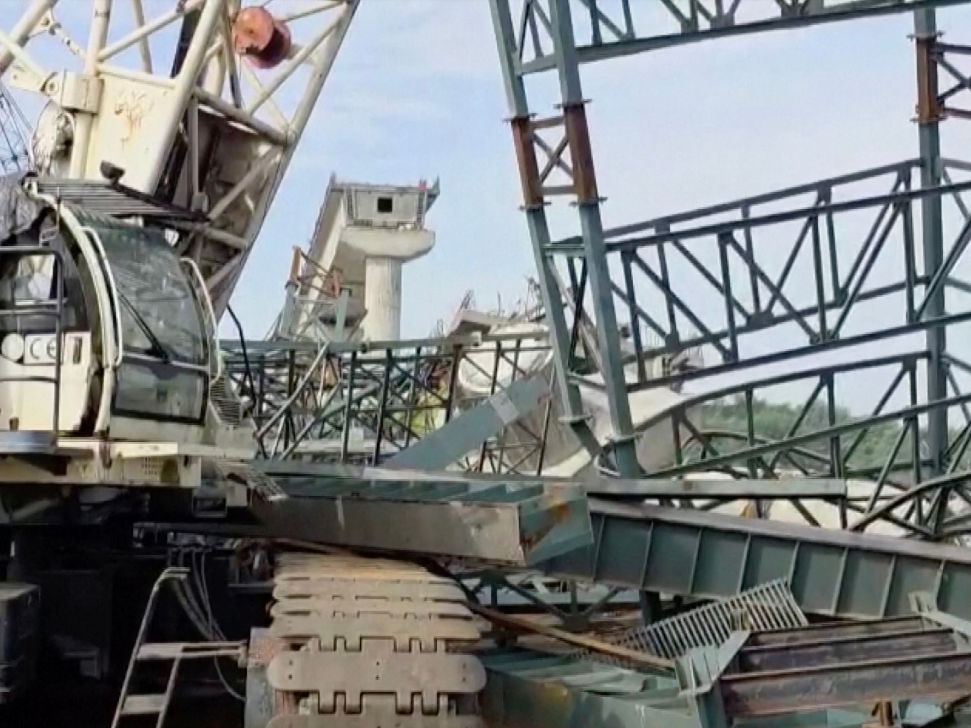 Үндістанда көлiк құлады: кемінде алты адам қаза тапты