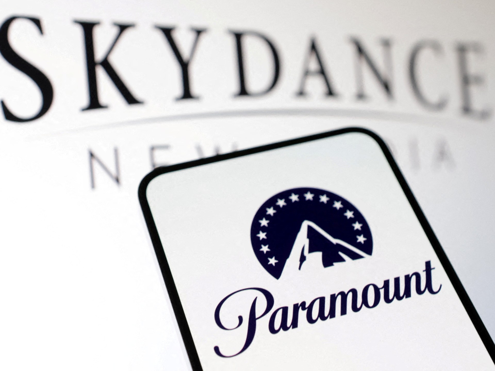 Акционеры Warner Bros одобрили слияние с Paramount за $111 млрд