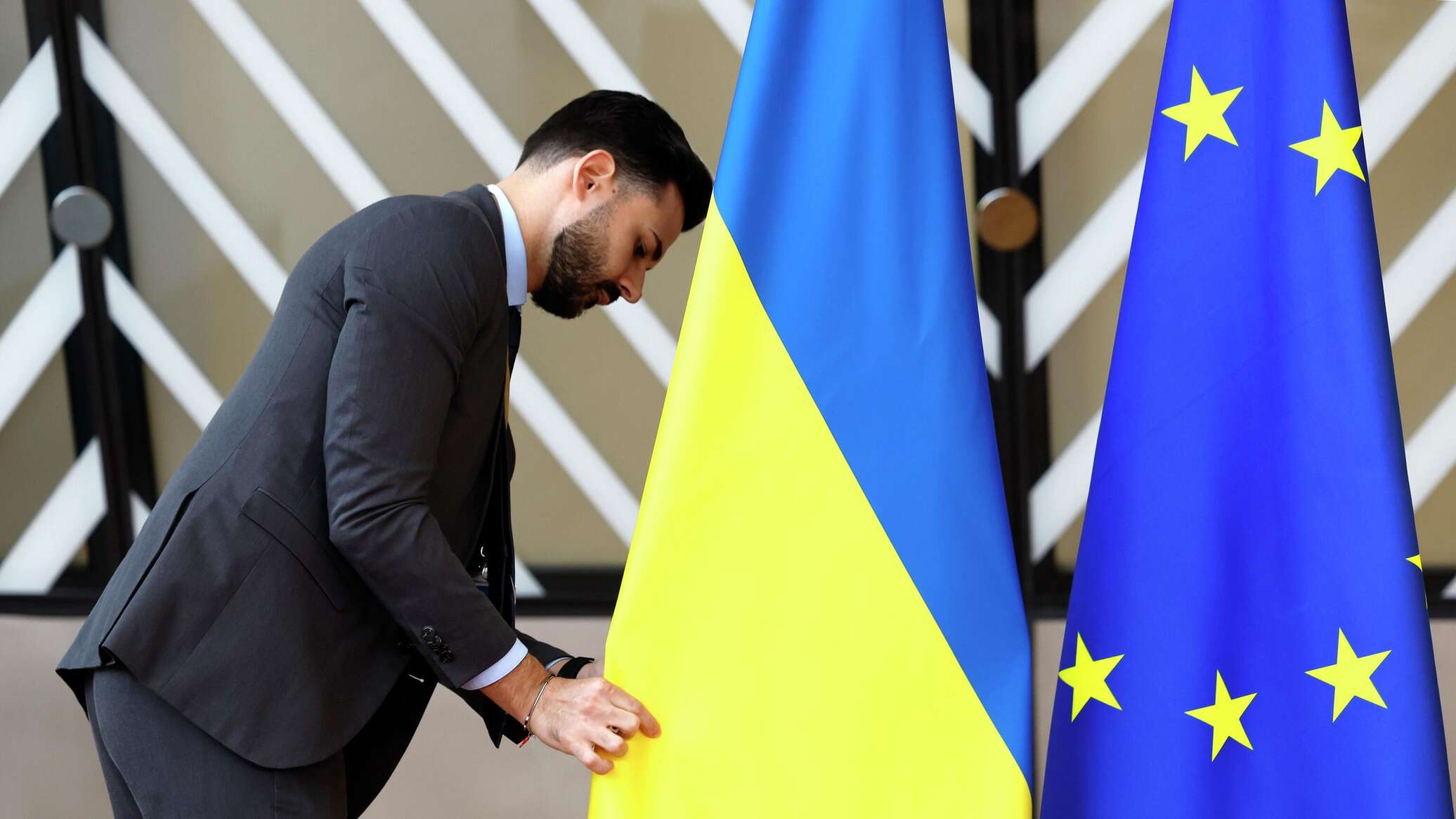 Венгрия Сыртқы істер министрі ЕО-ның Украинаға несие беру жөніндегі кездесуіне қатыспайды - БАҚ