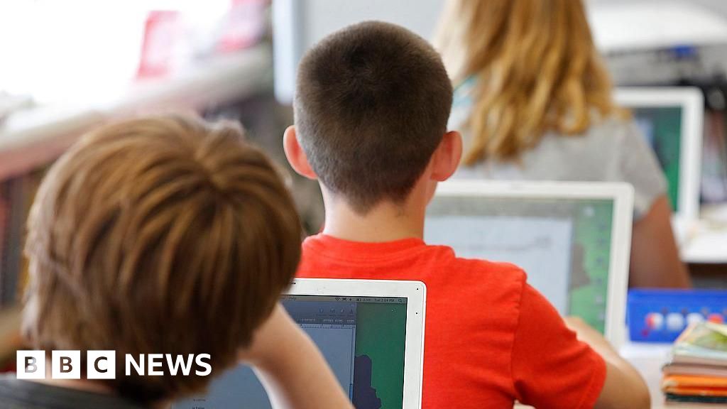 Лос-Анджелес стал первым крупным школьным округом США, ограничившим экранное время
