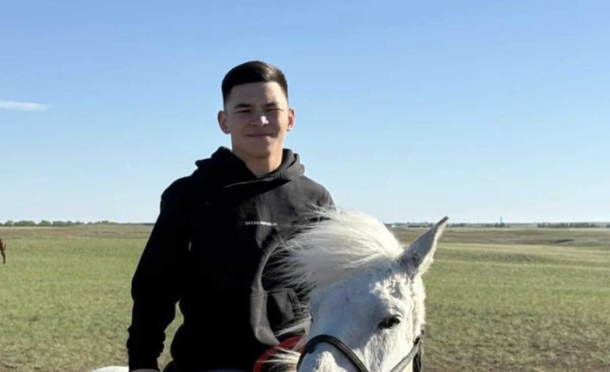 После падения с лошади 20-летний казахстанец оказался прикован к аппарату ИВЛ