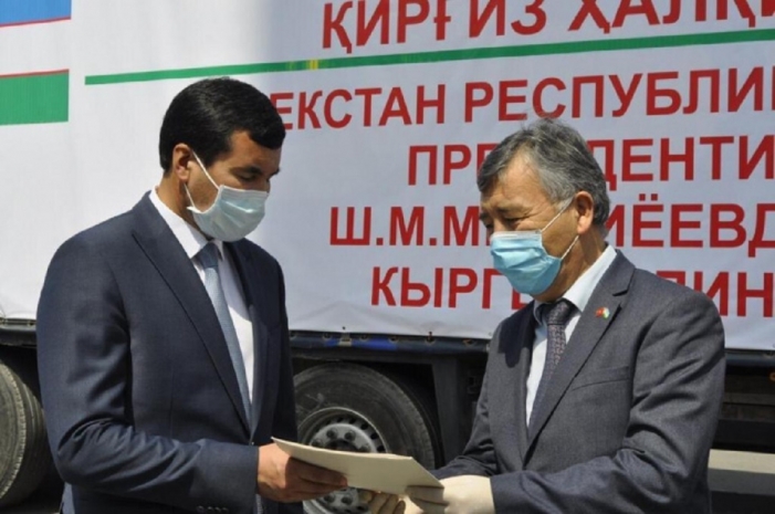 Вторую партию гуманитарной помощи Кыргызстану передал Узбекистан