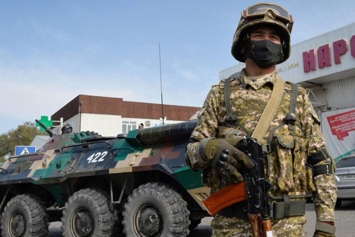 На таджикско-кыргызской границе начат отвод тяжелой военной техники