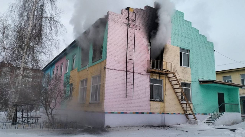 В Семее произошел пожар в здании детсада