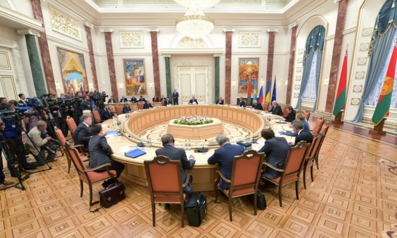 Минск: стороны обсудили прекращение огня и линию разграничения