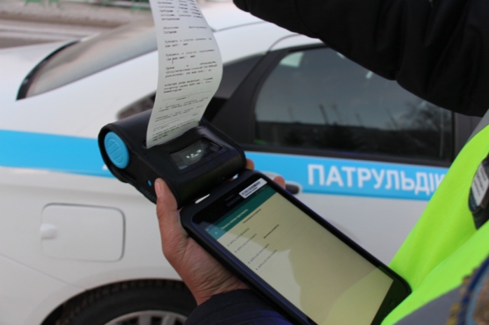 На водителя BMW с подложными номерами составили два протокола в Алматы