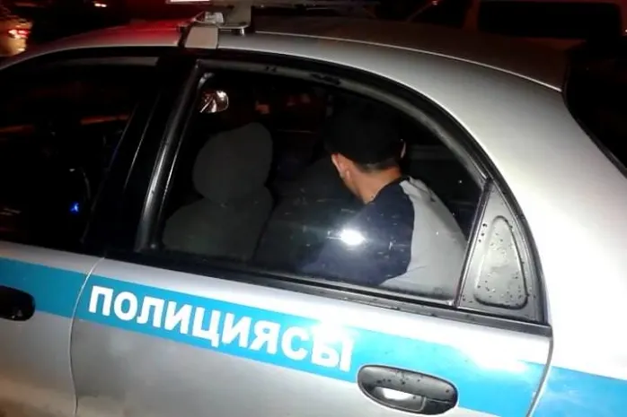 Задержаны таксисты, справлявшие нужду за дворцом бракосочетания в Астане