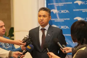 Азат Перуашев: «Партия может приглашать звезд, когда у нее есть лишние депутатские места»