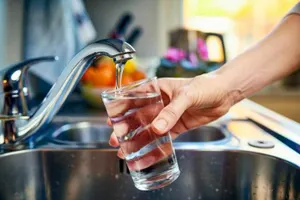 В питьевую воду добавляют антибиотики и гормоны – фейк