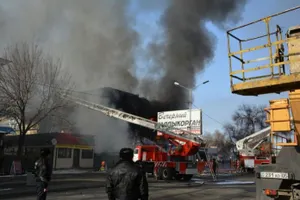 Пожар в торговом доме в Талдыкоргане – эвакуировано более 300 человек