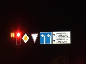 Массовое ДТП в Алматы: мужчину зажало между двух машин (ФОТО)