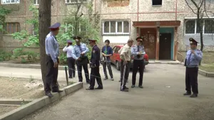 31-летний мужчина напал на участкового в Алматы
