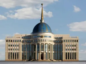 Высокопоставленным чиновникам-пенсионерам продлили полномочия
