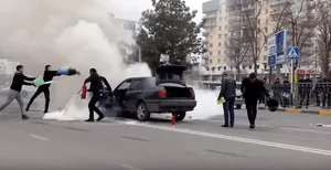 В Шымкенте загорелся автомобиль